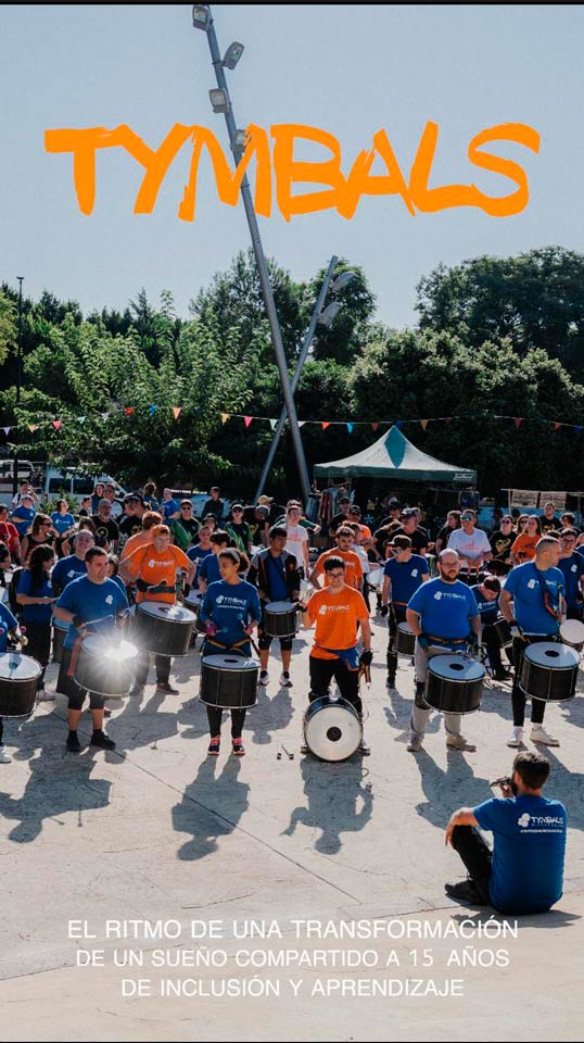 Grupo Tymbals tocando en la calle